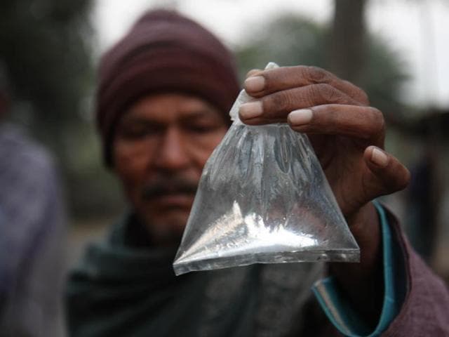 As many as 16 people are suspected to have died after consuming spurious liquor in Gopalganj in Bihar. (Subhendu Ghosh/ HT File Photo) As many as 16 people are suspected to have died after consuming spurious liquor in Gopalganj in Bihar. (Subhendu Ghosh/ HT File Photo)