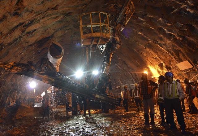 At the Kalkaji interchange station, the DMRC has used the New Austrian Tunnelling Method (NATM) between Kalkaji Mandir and Okhla Phase-III.(HT File) At the Kalkaji interchange station, the DMRC has used the New Austrian Tunnelling Method (NATM) between Kalkaji Mandir and Okhla Phase-III.(HT File)