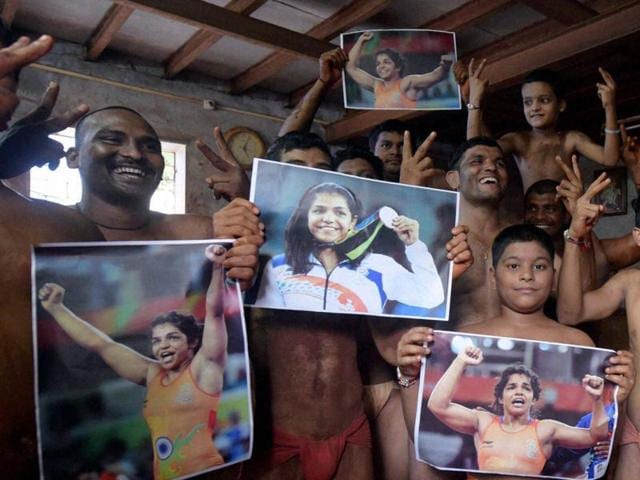 Wrestlers at Laksminarayan Vyayamshala, a traditional sport training centre, in Mumbai celebrate wrestler Sakshi Malik’s bronze medal win at Rio Olympics.(PTI) Wrestlers at Laksminarayan Vyayamshala, a traditional sport training centre, in Mumbai celebrate wrestler Sakshi Malik’s bronze medal win at Rio Olympics.(PTI)