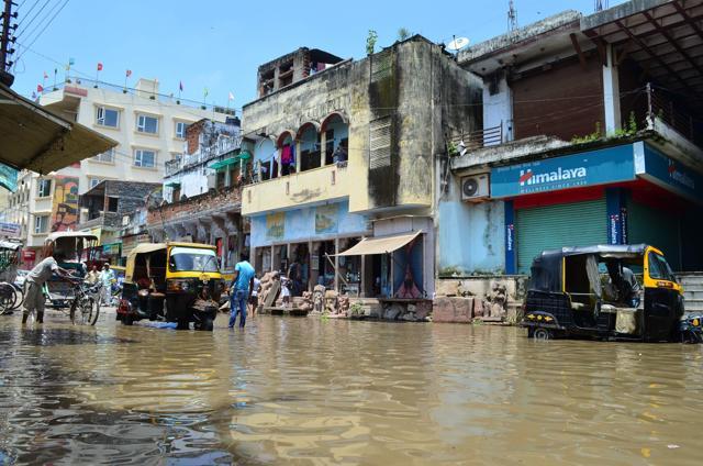 Traffic grinds to a halt on Assi road in Varanasi. (Adarsh Gupta/HT Photo)