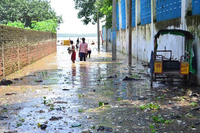Water from the Ganga has inundated the Nagwa area in Varanasi. (Adarsh Gupta/HT Photo)