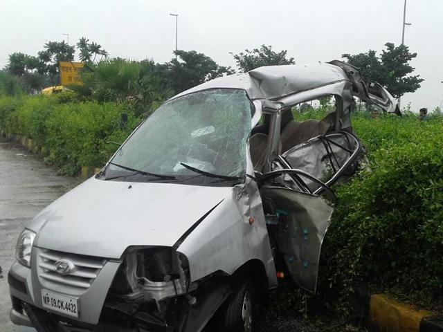 The mangled Santro car on Super Corridor after the collision with a Tata Safari SUV in Indore on Friday.(Shankar Mourya/HT photo)