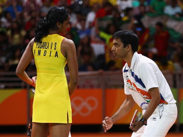 Coach Pullela Gopichand was on the job to advice and encourage PV Sindhu in the Saturday’s final. (Clive Brunskill/Getty Images)