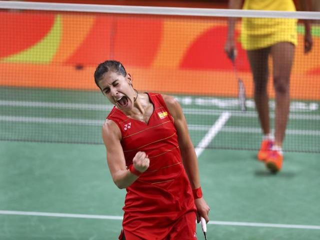 Spain's Carolina Marin celebrates after defeating PV Sindhu in women's badminton singles gold medal match.(AP Photo)