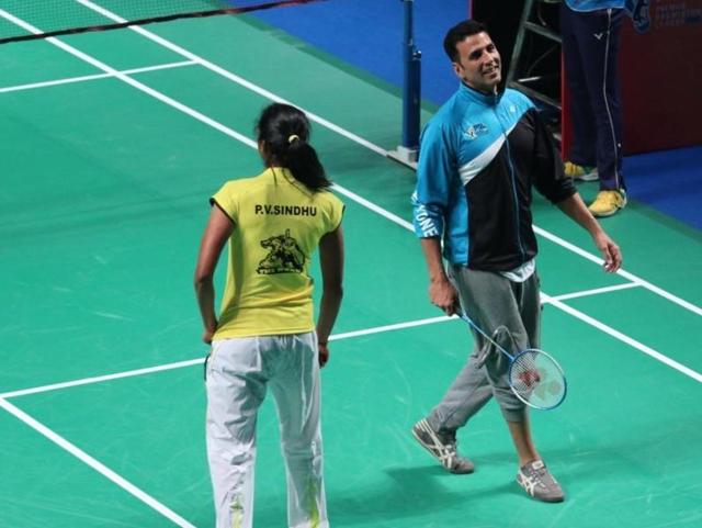 Akshay Kumar and P V Sindhu during a PBL exhibition match in New Delhi on Jan 17, 2016.(IANS)