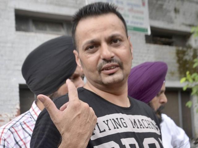 Software engineer Amandeep Singh who was allegedly kidnapped, and later rescued by the police, at Civil Lines police station in Amritsar on Saturday.(HT Photo)