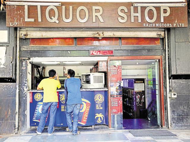 Consumerfed chairman M Mehboob had stated on August 19 that the plan was to launch online liquor sales during Onam, but that it would be implemented only after discussions with the state government.(HT file)