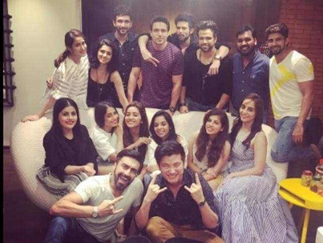 Asha Negi had a fun evening with the ex-contestants of Khatron Ke Khiladi including Ridhi Dogra, Meiyang Chang, Ashish Chowdhry among others. (Twitter)