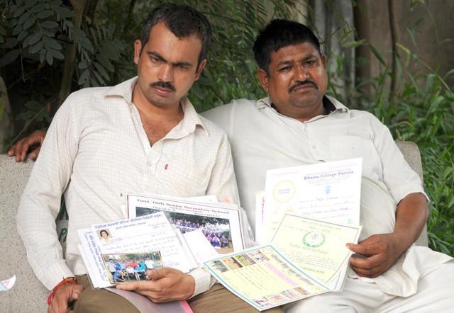 Pooja’s father (right) and a relative showing her certificates outside the mortuary at Govt Rajindra Hospital in Patiala on Saturday. (Bharat Bhushan/HT Photo) Pooja’s father (right) and a relative showing her certificates outside the mortuary at Govt Rajindra Hospital in Patiala on Saturday. (Bharat Bhushan/HT Photo)
