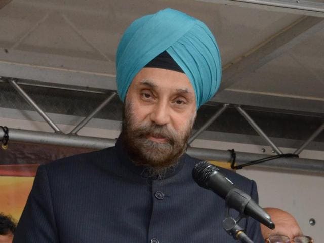 Shamsuddin Agha, president of the Indian Muslim Federation UK (centre), at the Independence Day celebrations at the Indian Gymkhana in London on Sunday.(HT Photo)