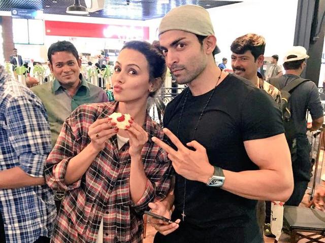 Actor Gurmeet Choudhary shared this photo celebrating the birthday of his co-star, Sana Khan, on Sunday. (Twitter)