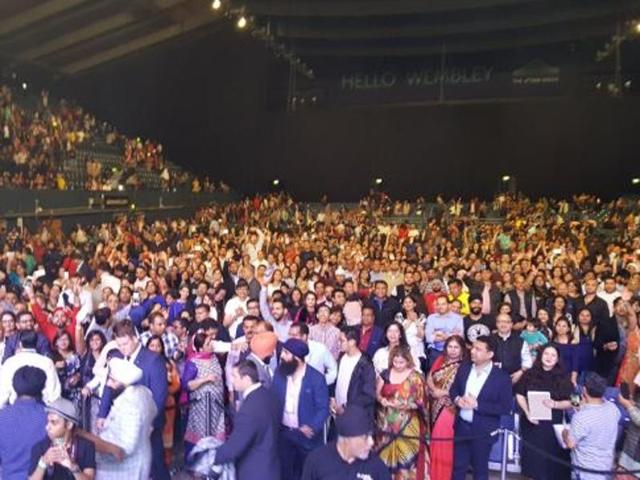 TV star Kapil Sharma put this picture from his London show on August 20 and thanked his fans for showering their love. (Twitter)