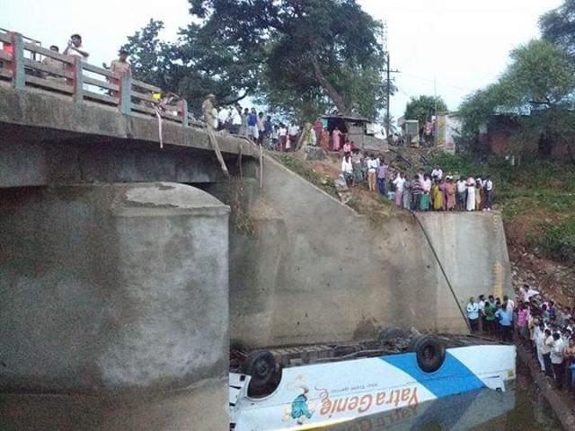 A bus crash on the Hyderabad-Khammam highway killed at least 10 people on Monday. (HT Photo) A bus crash on the Hyderabad-Khammam highway killed at least 10 people on Monday. (HT Photo)