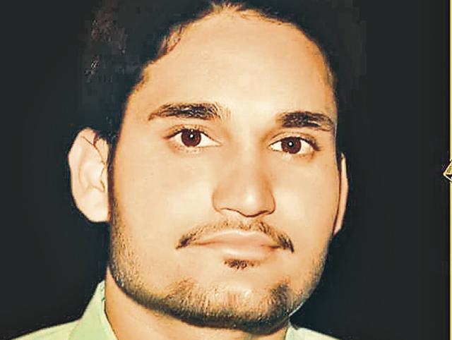 Naresh Kumar (26) of Badali Ala Singh was found unconscious in the village grain market. Naresh Kumar (26) of Badali Ala Singh was found unconscious in the village grain market.