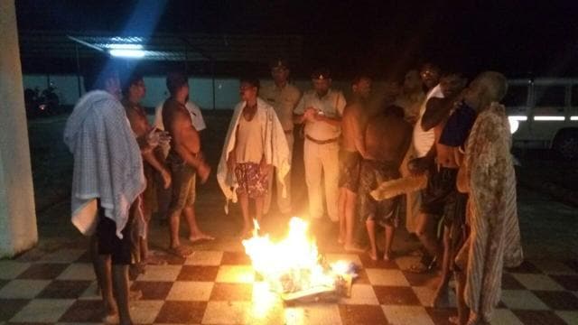 A fishermen from Zai said the survivors swam 4km in the sea using buoys from the sunk trawlers. (Yogesh Chandekar) A fishermen from Zai said the survivors swam 4km in the sea using buoys from the sunk trawlers. (Yogesh Chandekar)