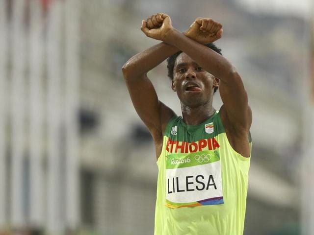 Feyisa Lilesa made the gesture as a protest against the Ethiopian government’s crackdown on political dissent.(Reuters)