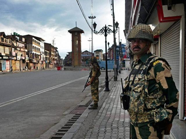 BSF jawans stand guard during curfew in Srinagar on Monday.(PTI)