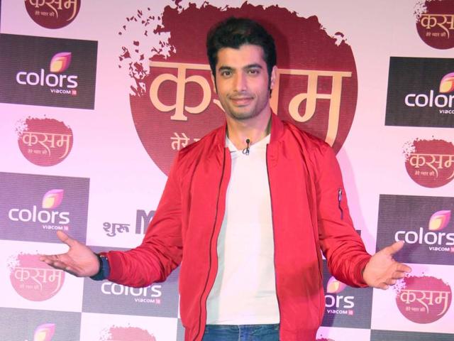 Actor Ssharad Malhotraa talks about his reaction after he got a text from ex-girlfriend Divyanka Tripathi. (Photo: Yogen Shah) (Yogen Shah) Actor Ssharad Malhotraa talks about his reaction after he got a text from ex-girlfriend Divyanka Tripathi. (Photo: Yogen Shah) (Yogen Shah)