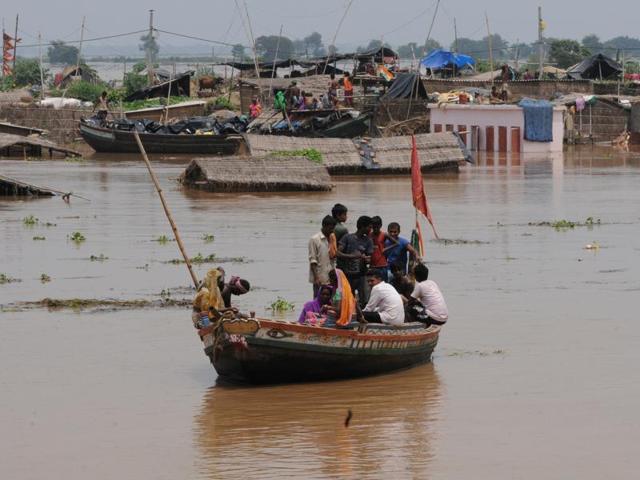 Due to incessant rain, water level of Ganga has been rising over the past few weeks, Varanasi, August 11.(Hindustan Times) Due to incessant rain, water level of Ganga has been rising over the past few weeks, Varanasi, August 11.(Hindustan Times)