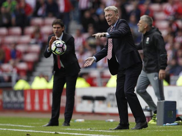 Sunderland manager David Moyes (right) and Middlesbrough manager Aitor Karanka during the match on Sunday. Sunderland lost 1-2. (Reuters) Sunderland manager David Moyes (right) and Middlesbrough manager Aitor Karanka during the match on Sunday. Sunderland lost 1-2. (Reuters)