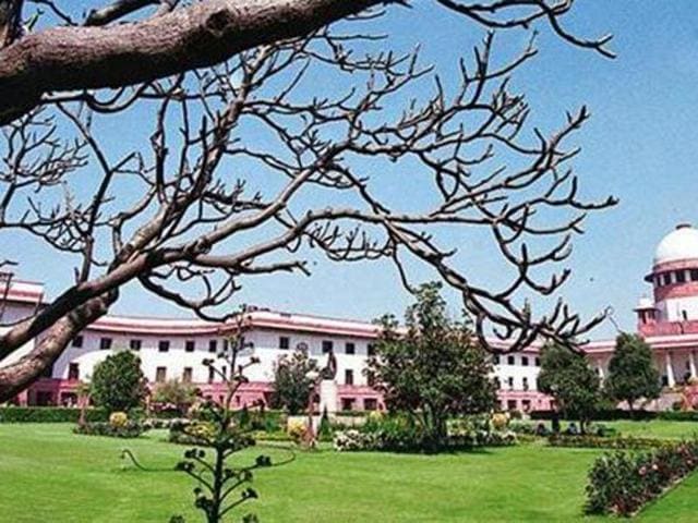 Supreme Court says Gujarat High Court’s decision on quota for economically backward will continue to be on hold.Supreme Court of India, New Delhi. (HT photo) Supreme Court says Gujarat High Court’s decision on quota for economically backward will continue to be on hold.Supreme Court of India, New Delhi. (HT photo)