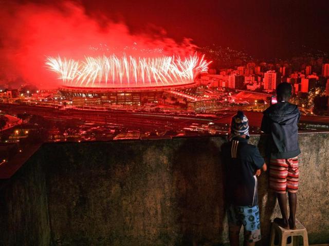 Children from Mangueira favela watch fireworks over Maracana Stadium during the Rio Games closing ceremony in Rio de Janeiro on August 21, 2016. (Carl De Souza/ AFP Photo) 