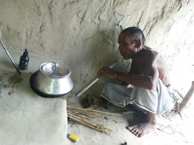 Puttilal Gautam is a Dalit landless daily wage worker of Judhaura village in Sitapur district. (HT Photo) Puttilal Gautam is a Dalit landless daily wage worker of Judhaura village in Sitapur district. (HT Photo)