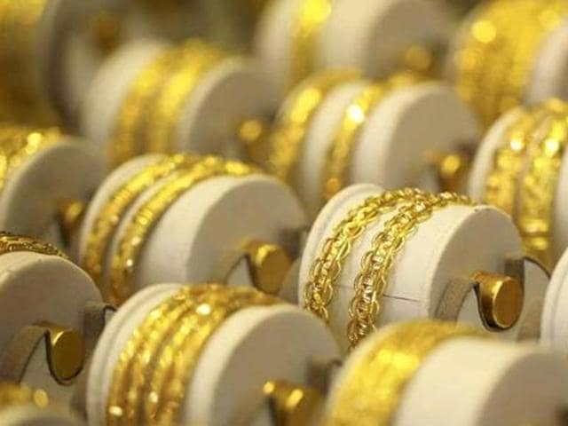 Gold importing banks and big jewellers have been hit by the growing entry of illicit gold, which avoids import duties and makes its way on to the so-called “grey market” where it is sold to end-users at a discount.(HT File Photo)