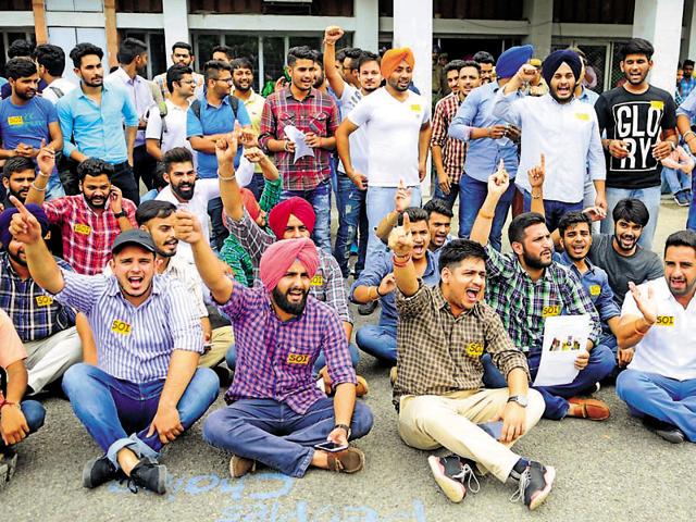Members of the Student Organisation of India protesting outside the UIET at Panjab University in Chandigarh on Monday.(Anil Dayal/HT Photo) Members of the Student Organisation of India protesting outside the UIET at Panjab University in Chandigarh on Monday.(Anil Dayal/HT Photo)