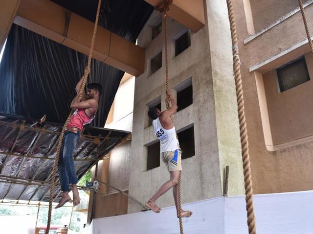 Men do rope climbing during Fire Brigade recruitment drive at Borivali. Candidates go through various physical tests during recruitment and get selected for training after the result of recruitment drive. After training for 6 months, 774 posts of firemen will get fulfilled through merit. (Pratham Gokhale)
