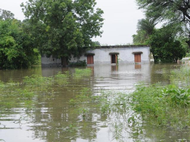Submerged ghat in Kshipra river in Ujjain.(HT photo)