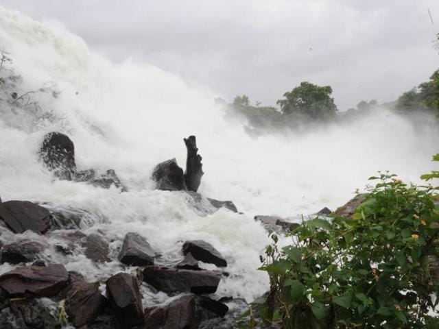 Madhya Pradesh is battling unprecedented floods following a long spell of drought in the state. (Praveen Bajpai/ HT photo) Madhya Pradesh is battling unprecedented floods following a long spell of drought in the state. (Praveen Bajpai/ HT photo)