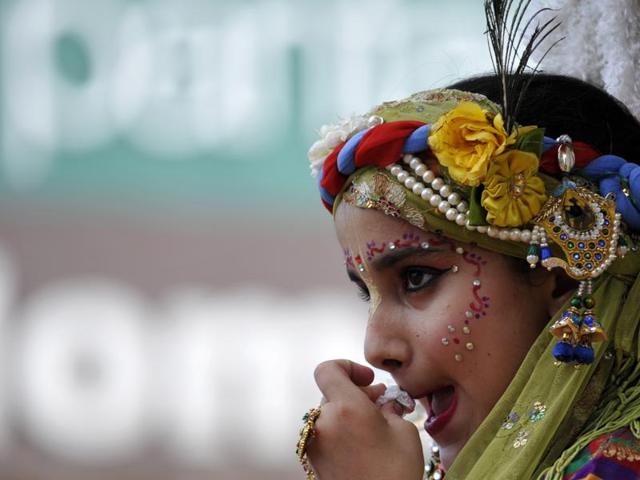 International Society for Krishna Consciousness organised a shobha yatra in Noida on Sunday.(Sunil Ghosh/HT Photo)