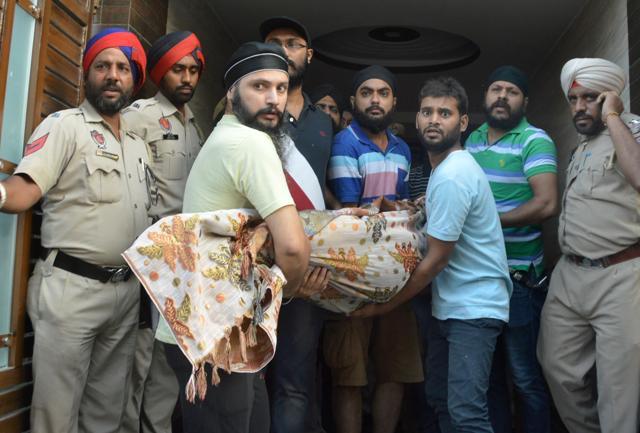 Body of victim Savinder Kaur being taken away from the family’s New Shivaji Nagar house in Ludhiana on Tuesday. (Gurminder Singh/HT Photo) Body of victim Savinder Kaur being taken away from the family’s New Shivaji Nagar house in Ludhiana on Tuesday. (Gurminder Singh/HT Photo)