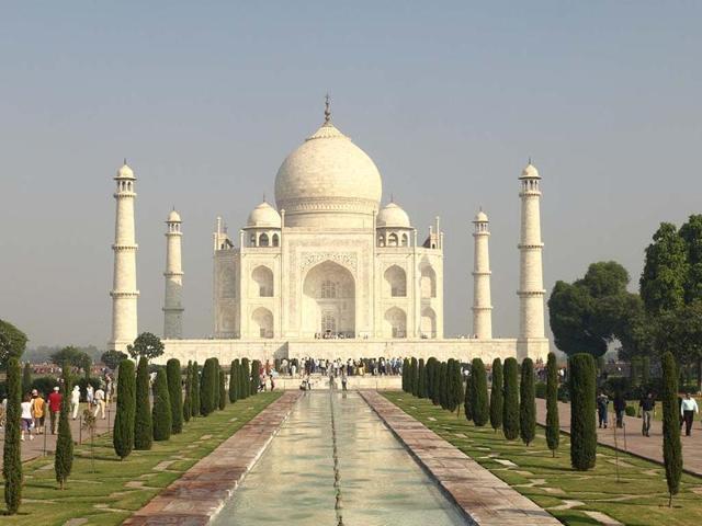 The ASI proposes to restrict the visiting hours at the Taj Mahal.(AFP Photo) The ASI proposes to restrict the visiting hours at the Taj Mahal.(AFP Photo)