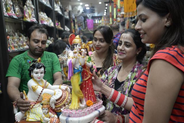 People buy idols of gods on the eve of Janmashtami, in Jalandhar on Wednesday. (Sikander Singh Chopra/HT Photo)