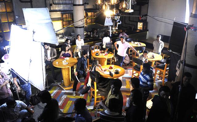 (L-R) Rituparna Sengupta, Rohit Roy, Agnidev Chatterjee and Koneenica Banerjee on the set of the film.(Samir Jana/HT) (L-R) Rituparna Sengupta, Rohit Roy, Agnidev Chatterjee and Koneenica Banerjee on the set of the film.(Samir Jana/HT)