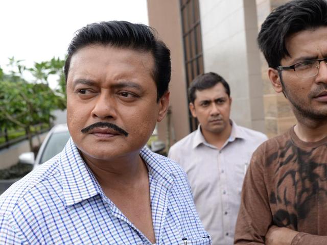 Saswata Chatterjee plays inspector Shabor Dasgupta in Eagoler Chokh.(Shree Venkatesh Films)