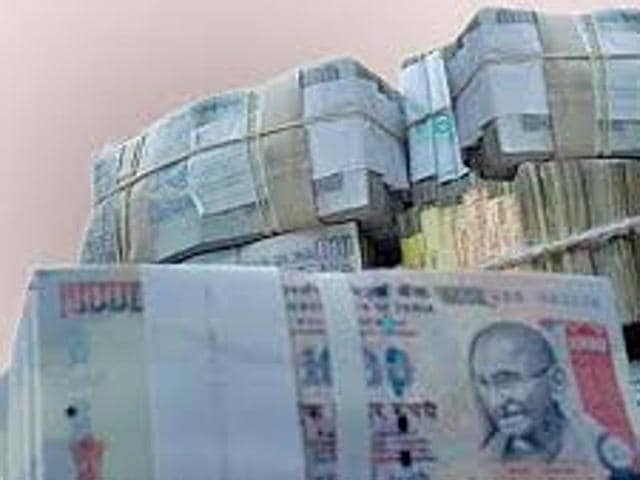 A bagful of Rs 1,000 notes totalling Rs 29 lakh buried for safety by Maoist guerrillas in a dense Jharkhand jungle has become termite food.(HT File Photo) A bagful of Rs 1,000 notes totalling Rs 29 lakh buried for safety by Maoist guerrillas in a dense Jharkhand jungle has become termite food.(HT File Photo)