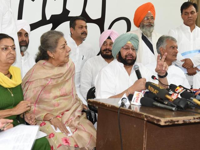 (From left) Congress in-charge for Punjab Asha Kumari, Rajya Sabha MP Ambika Soni, state chief Capt Amarinder Singh, and senior party leaders Sunil Jakhar, Lal Singh and Rajinder Kaur Bhattal during a press conference in Chandigarh on Tuesday. (Sanjeev Sharma/HT Photo) (From left) Congress in-charge for Punjab Asha Kumari, Rajya Sabha MP Ambika Soni, state chief Capt Amarinder Singh, and senior party leaders Sunil Jakhar, Lal Singh and Rajinder Kaur Bhattal during a press conference in Chandigarh on Tuesday. (Sanjeev Sharma/HT Photo)