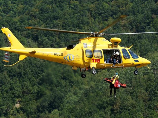 An injured person is rescued with a helicopter following an earthquake at Pescara del Tronto, central Italy. (REUTERS)