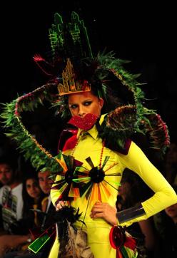 Larger-than-life headgear is Shilpa’s usual trademark (Hindustan Times) Larger-than-life headgear is Shilpa’s usual trademark (Hindustan Times)