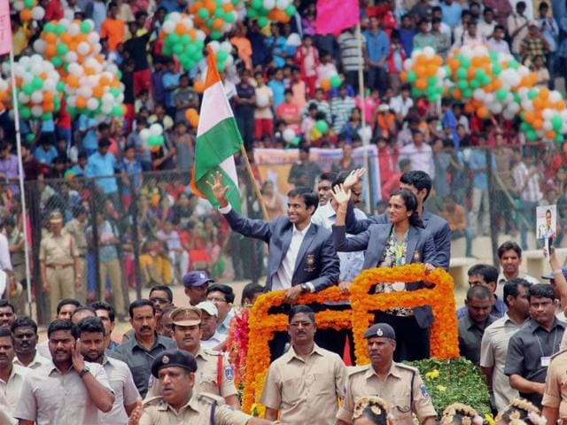 Sindhu and Gopichand arrive in Hyderabad’s Gachibowli Stadium for a felicitation function. (PTI) Sindhu and Gopichand arrive in Hyderabad’s Gachibowli Stadium for a felicitation function. (PTI)