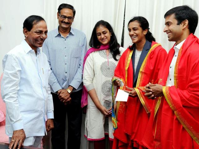 Sindhu with Gopichand, sister Divya and father PV Ramana meeting Telangana Chief Minister K Chandrasekhar Rao in Hyderabad. (PTI) Sindhu with Gopichand, sister Divya and father PV Ramana meeting Telangana Chief Minister K Chandrasekhar Rao in Hyderabad. (PTI)