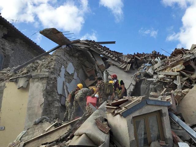 Rescuers work following an earthquake that hit Amatrice, central Italy. (Reuters Photo) Rescuers work following an earthquake that hit Amatrice, central Italy. (Reuters Photo)