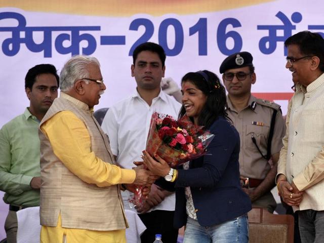 Sakshi Malik is felicitated by Haryana Chief Minister Manohar Lal Khattar in Bahadurgarh city of Haryana. (Arun Sharma/HT PHOTO) Sakshi Malik is felicitated by Haryana Chief Minister Manohar Lal Khattar in Bahadurgarh city of Haryana. (Arun Sharma/HT PHOTO)