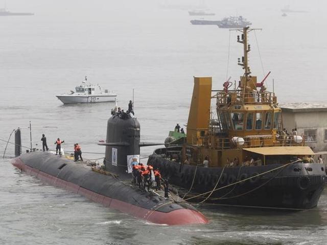 File photo of Indian Navy's Scorpene submarine INS Kalvari being escorted by tugboats as it arrives at Mazagon Docks Ltd, a naval vessel ship building yard, in Mumbai.(Reuters)