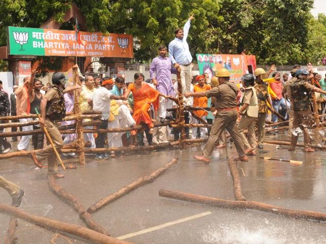The agitation came a day after BJP, BSP and Congress legislators were not allowed to raise the law and order issue in the UP assembly. (Ashok Dutta/HT Photo)