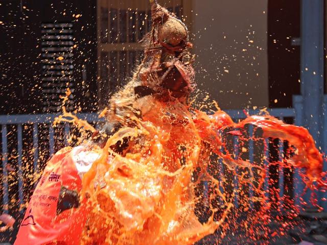 The contents of the dahi handi spill onto the Dadar Bazar team, which successfully smashed it during the Gopal Kala celebrations at Dadar on Thursday. (Satyabrata Tripathy/ht) 