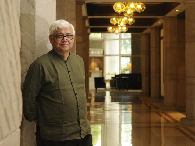 Writer Amitav Ghosh talks about his new book The Great Derangement: Climate Change and the Unthinkable.(Samir Jana/HT)